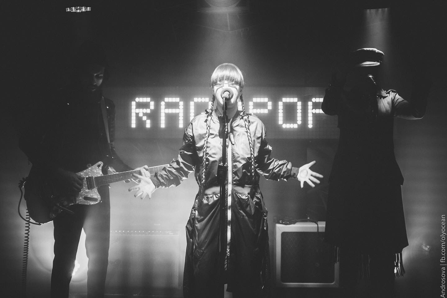 Live performance : RAGAPOP